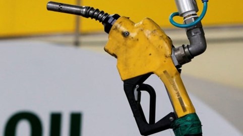Giá dầu thế giới tăng mạnh hơn 4%
