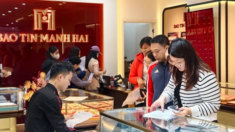 Giá vàng hôm nay 21/5: Vàng nhẫn tiếp tục rớt giá