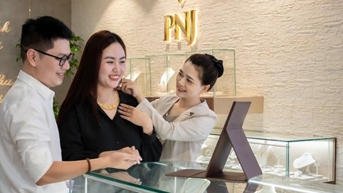 Cổ phiếu PNJ tăng nóng sau thông điệp 'xoá bỏ độc quyền' vàng miếng