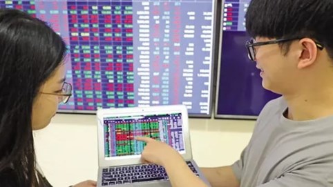 VN-Index đảo chiều tăng gần 4 điểm nhờ nhóm cổ phiếu vừa và nhỏ