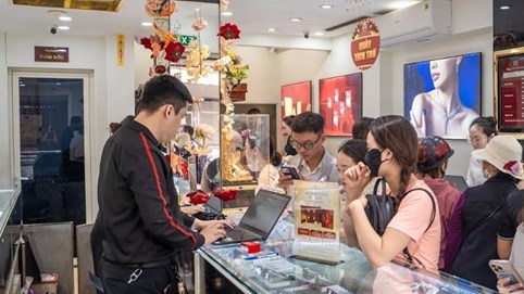 Giá vàng hôm nay 10/6: Tạm dừng lao dốc, ổn định ở mức thấp