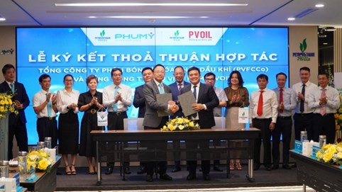 PVFCCo - Phú Mỹ và PVOIL ký kết thỏa thuận hợp tác trong lĩnh vực dịch vụ, thương mại và hóa chất