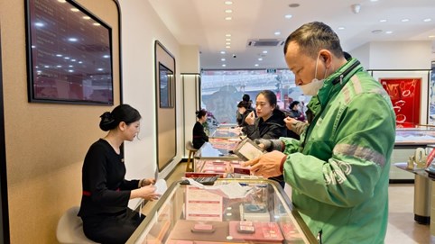 Giá vàng hôm nay 15/6: Tiếp tục tăng tới hơn 4 triệu/lượng