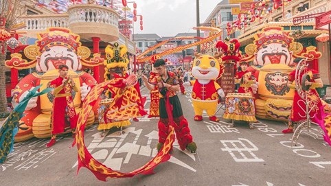 Biển người đổ về phía đông Hà Nội khám phá ‘Hong Kong thu nhỏ’