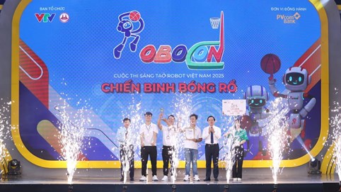 PVcomBank khơi nguồn sáng tạo trẻ cùng Robocon 2025