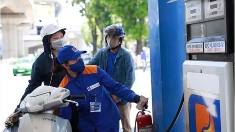 Giá xăng tiếp tục giảm sâu, xuống dưới 20.000 đồng/lít