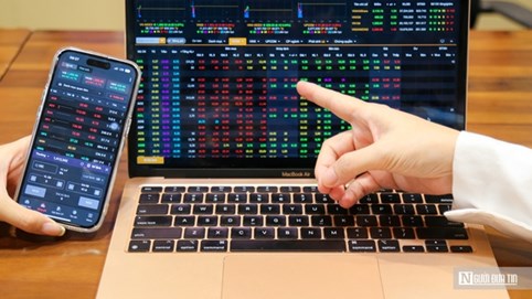 Chứng khoán liên tục lập đỉnh, liệu nhà đầu tư còn cơ hội mua vào?