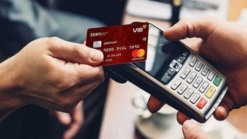 Quy định mới về hạn mức rút tiền mặt từ thẻ tín dụng
