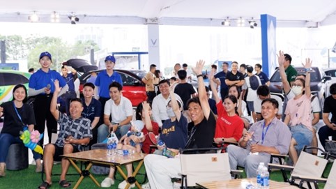 “Đi xe xăng, về xe điện”, người dùng chia sẻ: Lái ngon, ưu đãi lớn, tội gì không lên đời