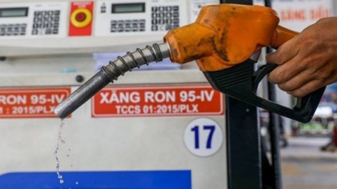 Giá xăng trong nước có thể giảm 3.000 đồng/lít vào ngày mai