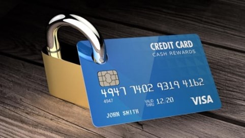 Ngân hàng có thể được tạm dừng giao dịch nếu không liên hệ được với chủ thẻ