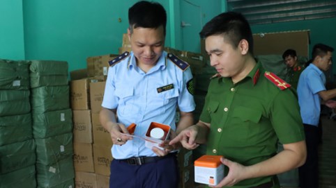 Bắc Ninh: Phát hiện kho chứa 20 tấn nước hoa, mỹ phẩm nhãn hiệu nổi tiếng nghi giả