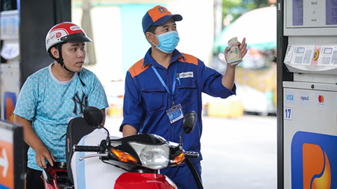 Giá xăng tăng trở lại