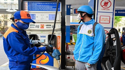 Giá xăng dầu đồng loạt tăng, có loại tăng gần 2.000 đồng/lít