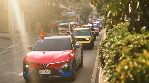 Dàn xe điện VinFast cực chất khuấy động đường phố Philippines