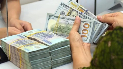 Giá USD ngân hàng cao kỷ lục, tỷ giá trung tâm tăng mạnh