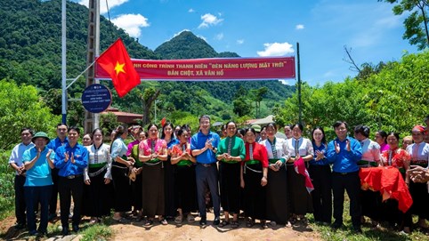 Hành trình “Ánh sáng xanh” thắp sáng mọi nẻo đường Việt Nam