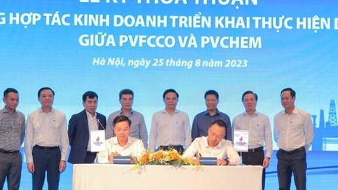 PVFCCo và PVChem ký kết hợp đồng dự án Nhà máy sản xuất nước Oxy già