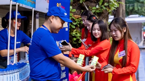 Vinamilk hòa nhịp cùng triệu trái tim mừng 80 năm Quốc khánh