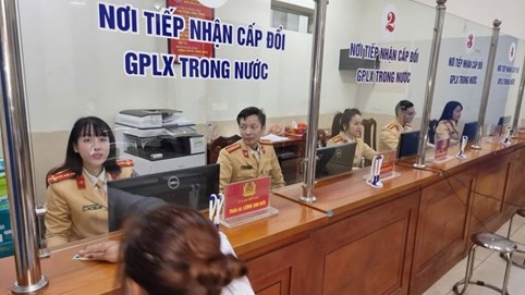 Giảm thời gian cấp bằng lái xe xuống 4,5 ngày, giảm 30% phí, lệ phí đăng ký xe