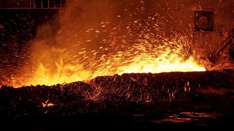 Lò cao số 2 của Khu liên hợp gang thép Hòa Phát Dung Quất 2 ra mẻ gang đầu tiên