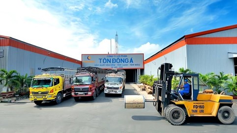 Tôn Đông Á sụt giảm lợi nhuận, khách hàng lớn nợ hàng trăm tỷ đồng