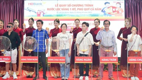 Trước thềm đại lễ 30/4, HDBank tìm ra chủ nhân 1 ký vàng SJC và 16 khách hàng trúng thưởng