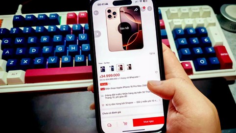 iPhone 16 Pro Max màu lạ về Việt Nam: Thổi giá tới 70 triệu, cháy hàng sau 3 phút