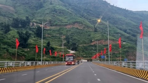 Đường nối cao tốc Nội Bài - Lào Cai đi Sa Pa chính thức thông xe
