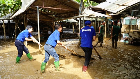 Hỗ trợ người dân khắc phục hậu quả sau bão lũ, khôi phục cuộc sống