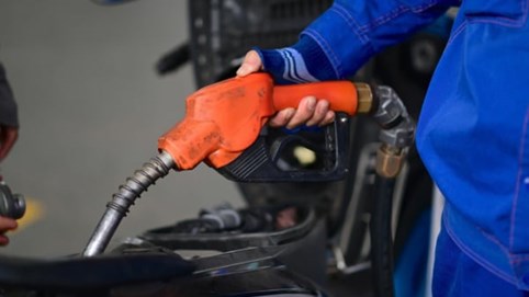 Giá xăng có thể giảm đến 500 đồng/lít