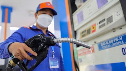 Giá xăng, dầu trong nước có thể giảm mạnh chiều nay