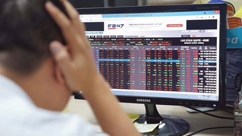 Nhà đầu tư bán tháo, VN-Index giảm hơn 18 điểm