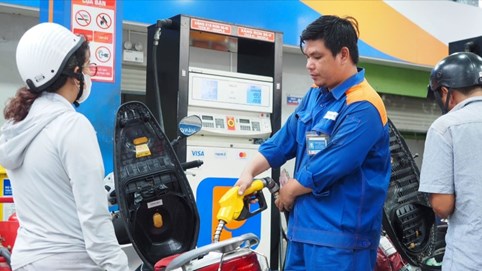 Giá xăng dầu hôm nay 25/10: Xăng dầu đồng loạt giảm
