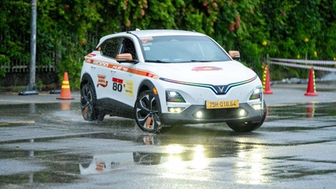 “Cày” 120.000 km, khách hàng Việt nhận xét về VinFast VF 6: “Chiếc xe đẻ ra tiền”