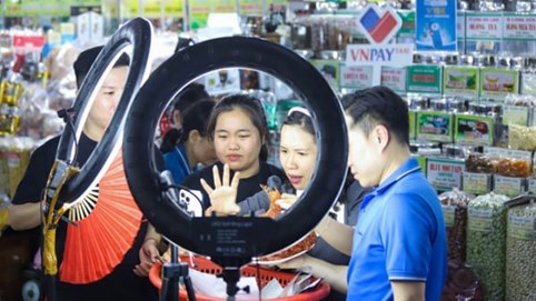 Siết quản lý thuế thương mại điện tử bằng luật mới