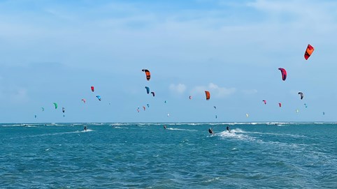 Đại tiệc lướt ván diều quốc tế 2022 trên biển Ninh Chữ