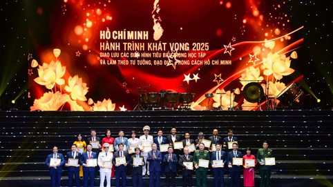 Đảng uỷ VietinBank được vinh danh tập thể điển hình tiêu biểu trong “Học tập và làm theo tư tưởng, đạo đức, phong cách Hồ Chí Minh”