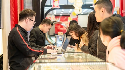 Giá vàng hôm nay 12/11: Tiếp tục 'neo' cao trên 152 triệu/lượng