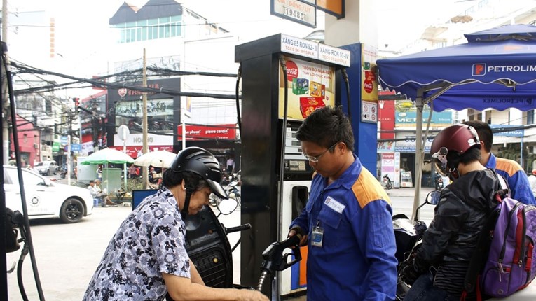 Giá xăng ngày càng đắt đỏ, Bộ Công Thương khuyến cáo gì?