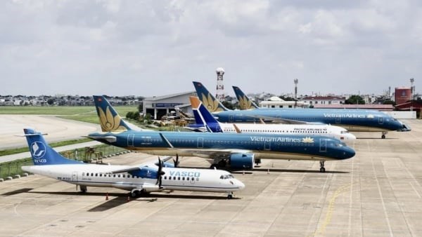 Hàng không cắt giảm chuyến bay, tăng phụ thu do thiếu nguồn cung nhiên liệu