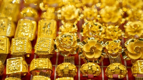Giá vàng đồng loạt vọt tăng mạnh