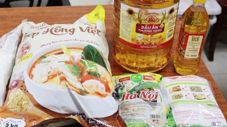 Hé lộ công ty sản xuất hàng trăm tấn bột canh, mì chính giả
