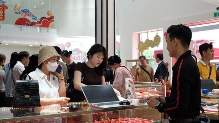 Giá vàng hôm nay 29/4: Giảm mạnh trước kỳ nghỉ lễ