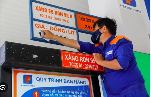 Giá xăng, dầu đồng loạt tăng hơn 400 đồng/lít