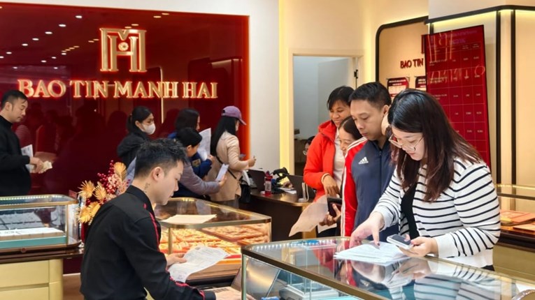 Giá vàng hôm nay 19/5: Tăng nhẹ, thăm dò biến động lãi suất