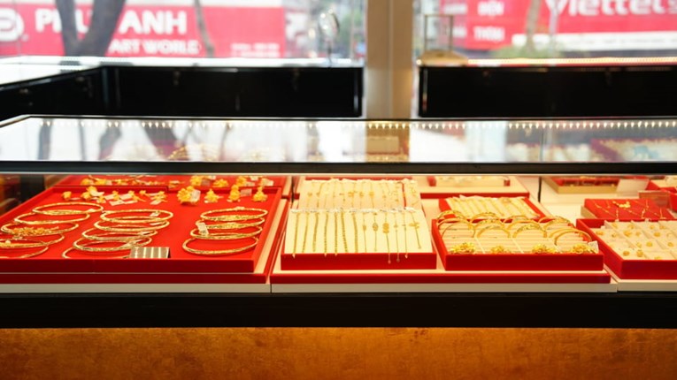 Giá vàng hôm nay 8/6: Tiếp tục giảm sâu, xuống 146 triệu/lượng