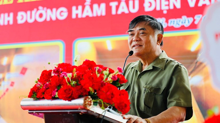 Đại gia "Đường bia" đề xuất làm dự án tàu dát vàng chạy tuyến Metro Văn Cao - Hòa lạc