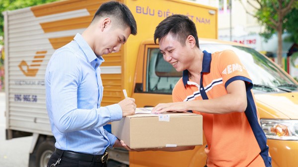 Từ 1/8, hàng nhập khẩu trị giá dưới 1 triệu đồng bị thu thuế VAT tự động