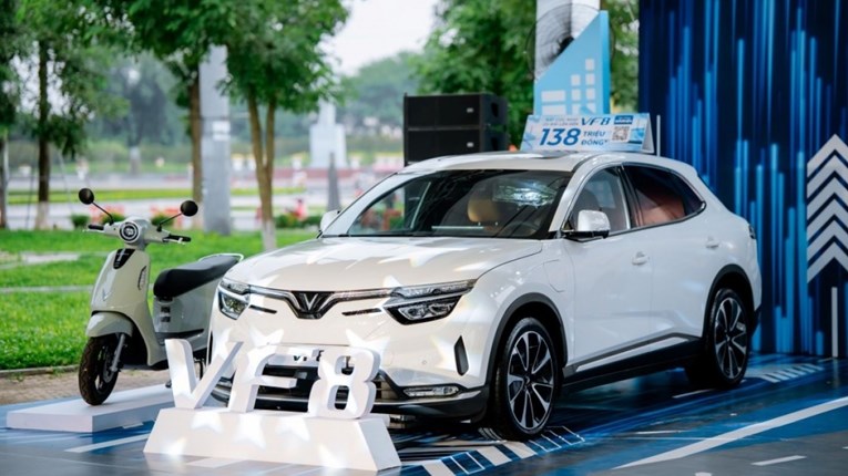 Loạt ưu đãi “khủng” tháng 11 đưa giá của VF 8 - “siêu phẩm đạp ga dính lưng” về mức 900 triệu đồng